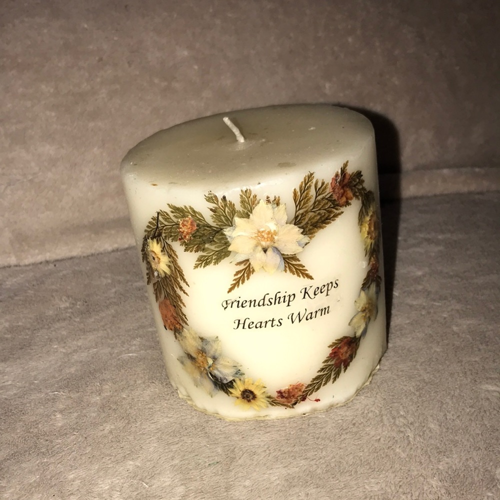 4” tall by 4” diameter Candle 🕯 Friendship keeps hearts warm 💕